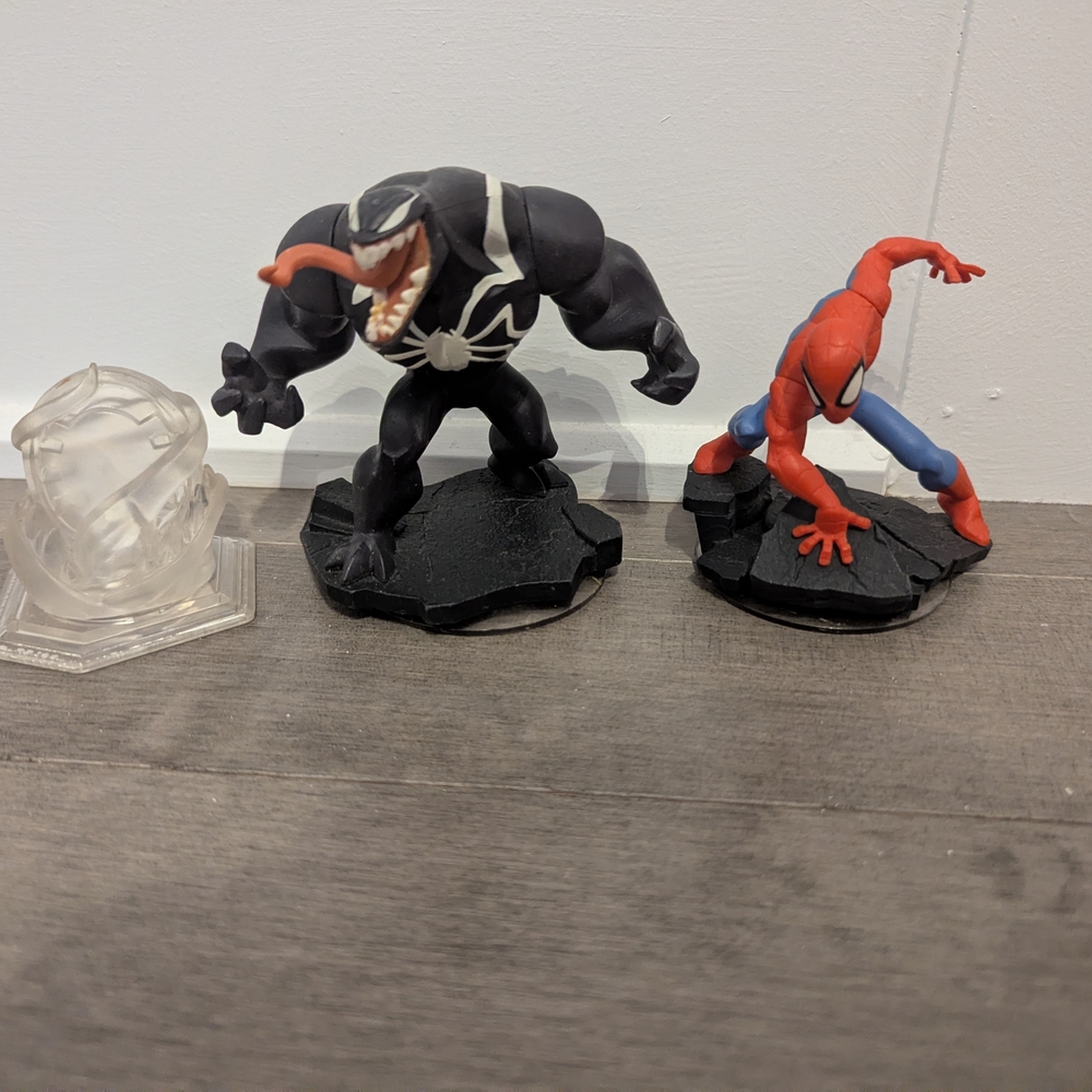 Black and Red Spiderman Venom Figurine Disney Infinity  Vidéo Games